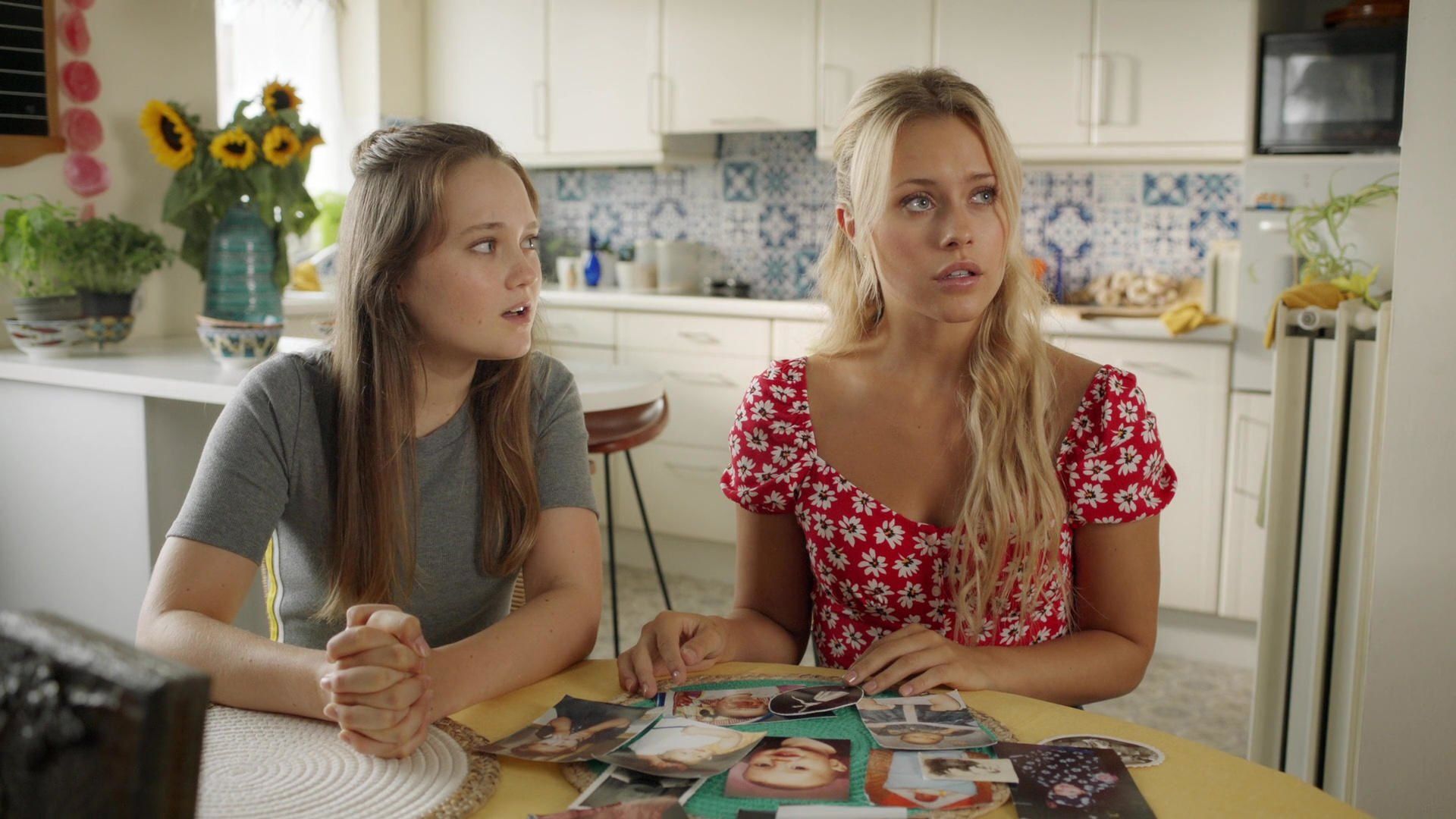 Watch Find Me in Paris Season 3 Episode 11