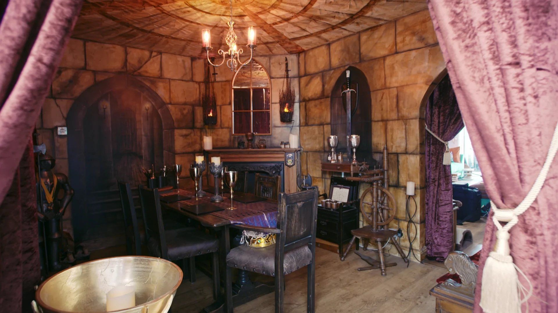 Watch Amazing Interiors Season 1 Episode 11