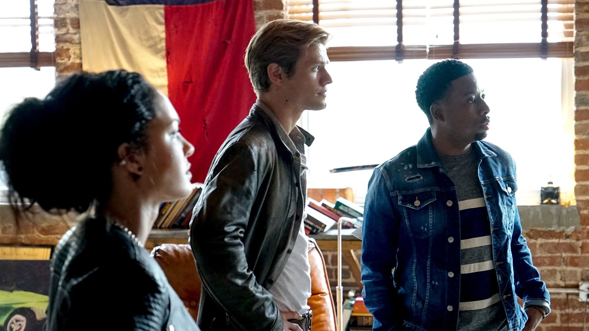 Watch MacGyver Season 2 Episode 7