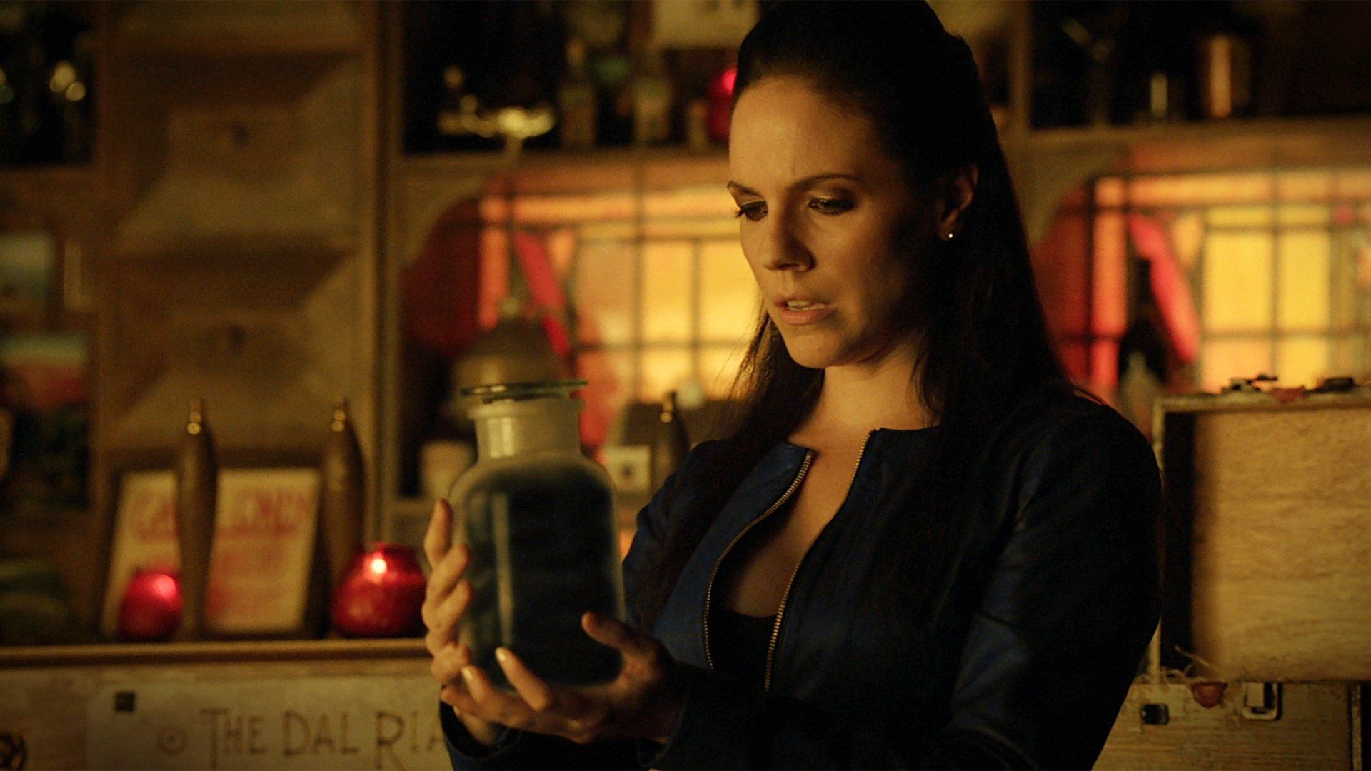 Watch Lost Girl Season 4 Episode 9