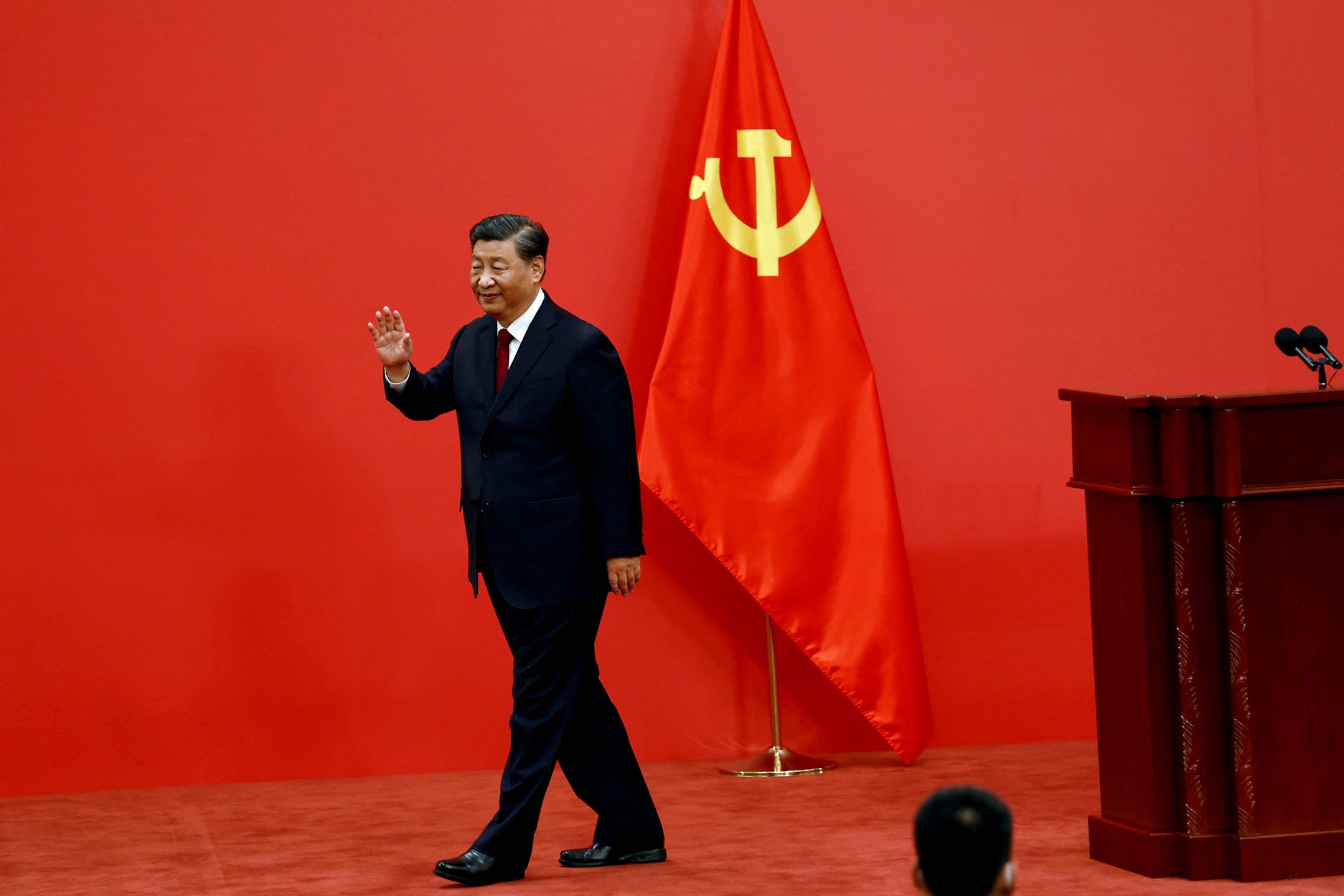 2022年10月23日，北京人民大会堂，共产党第二十次全国代表大会，中国国家主席习近平与新的政治局常委出席记者会。 摄：Tingshu Wang/Reuters/达志影像