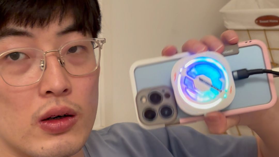 苹果手机打游戏发烫屏幕亮度怎么也调不亮怎么办？iPhone13pro打游戏几分钟以后手机亮度突然变暗是怎么回事？苹果15打王者荣耀会发烫变卡吗苹果手机磁吸散热器