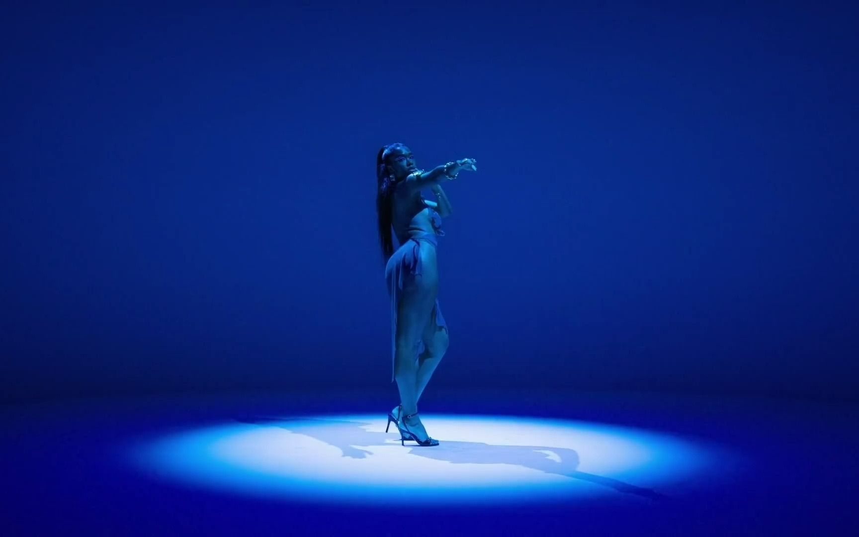 Amber Mark - What It Is (Visualiser)