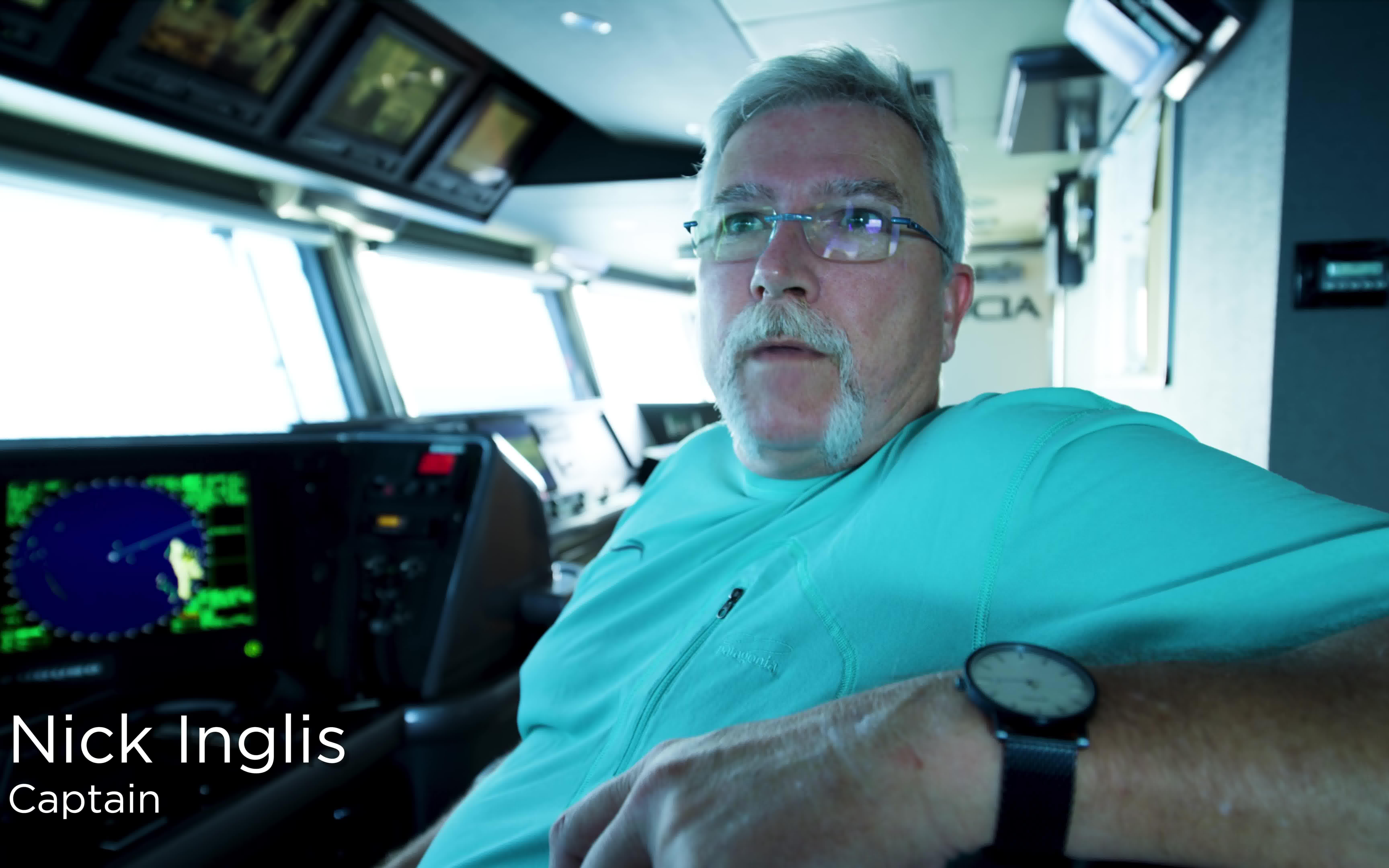 戴维新作Taking a SUBMARINE 500 meters below the ocean surface! In 8K