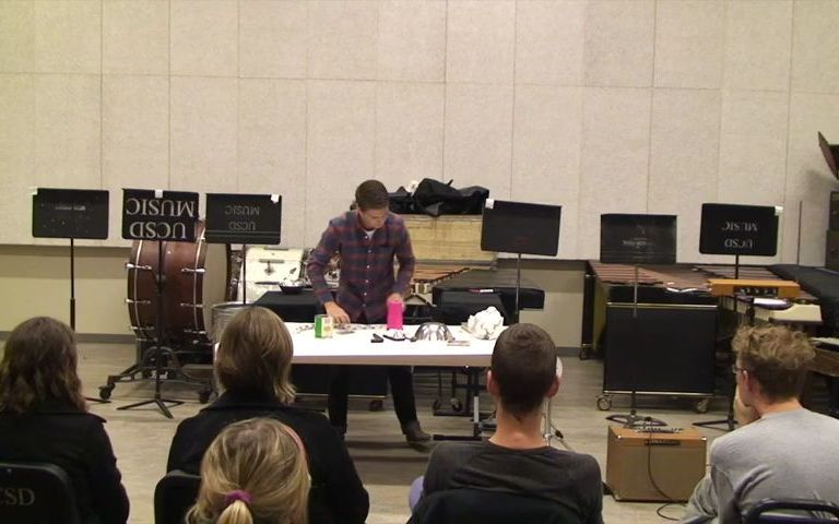 Christopher Clarino演奏剧场打击乐作品《Composition Machine #1》（Mark Applebaum作曲）