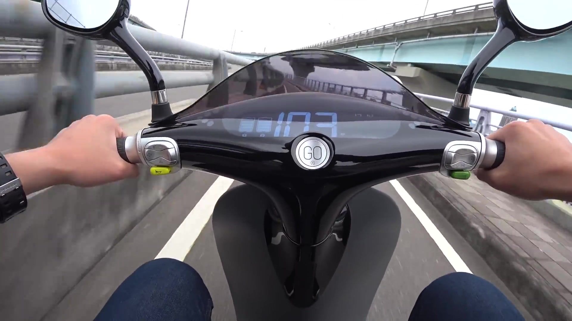 在台湾骑电动车有多爽 Gogoro speed test｜速度測試_01u5ZjJJzg8_1080p