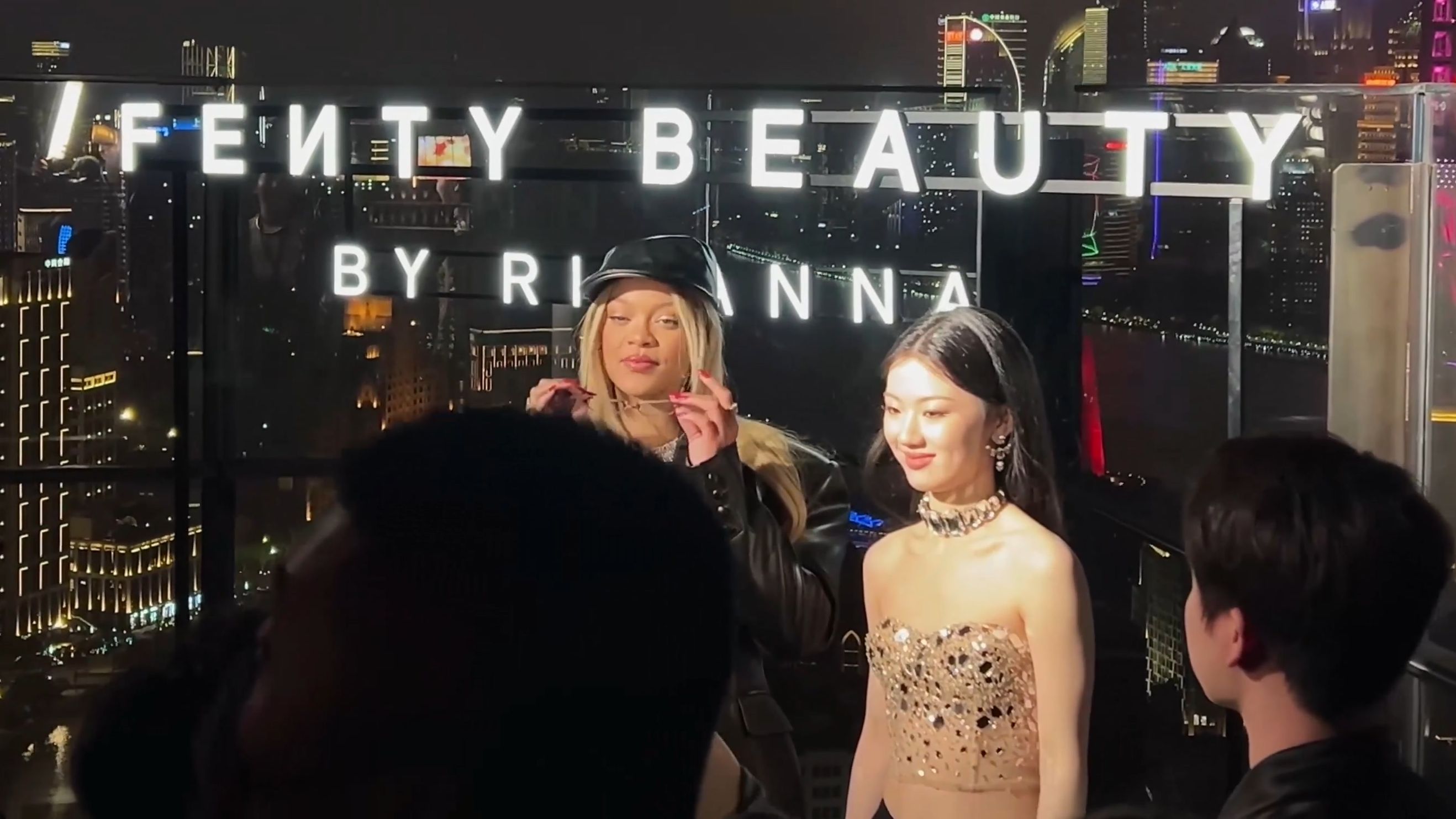 【𝟒𝐊】Rihanna and famous singer Shan Yichun share the same frame