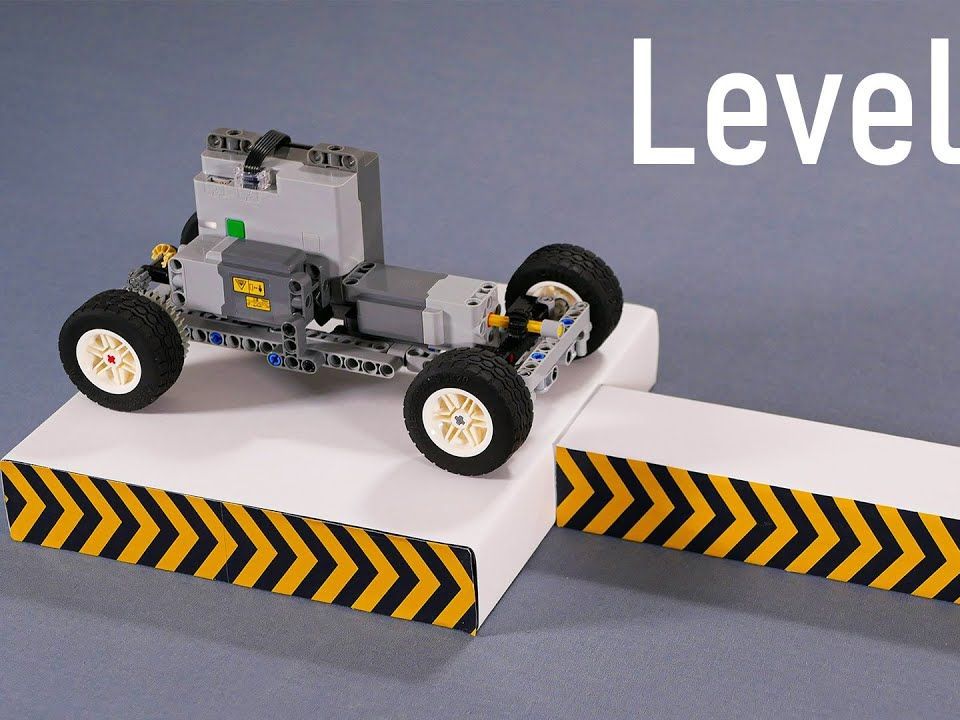乐高小车过坎 Driving LEGO Cars Across the Road Obstacle