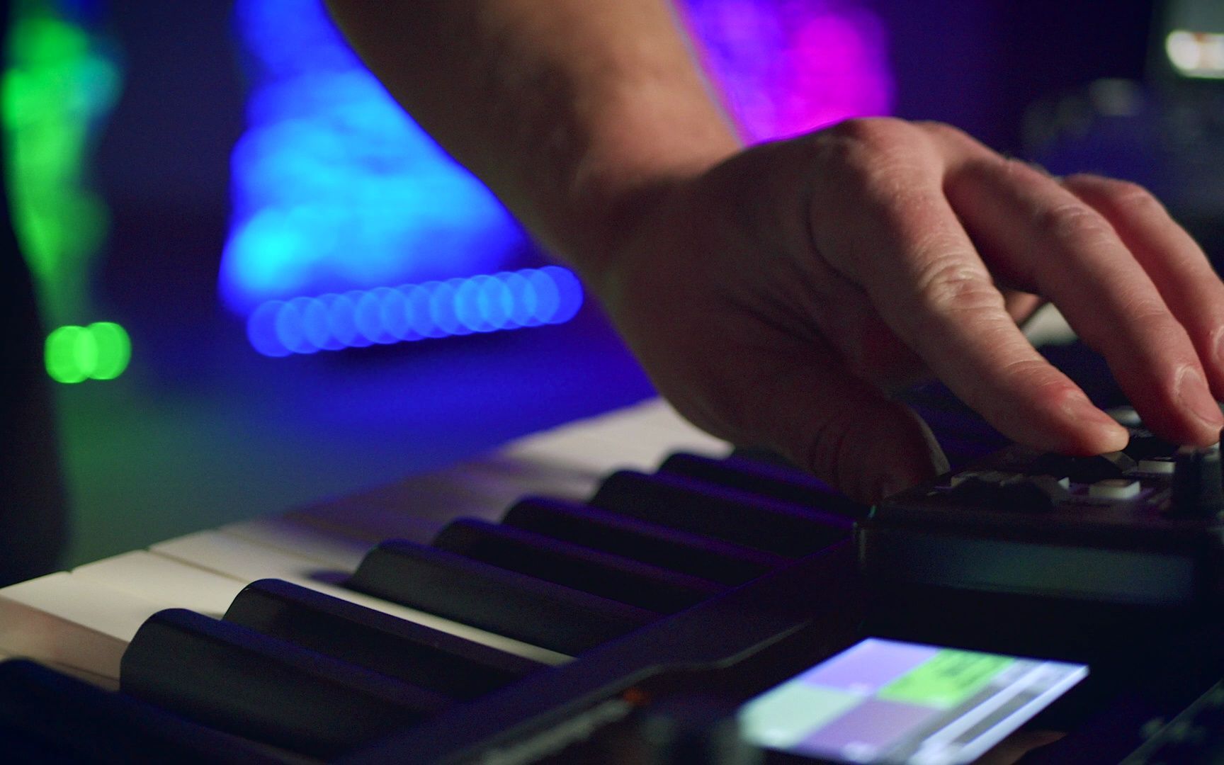 Control MainStage with the Korg NanoKontrol 2 - Best Budget Midi Controller