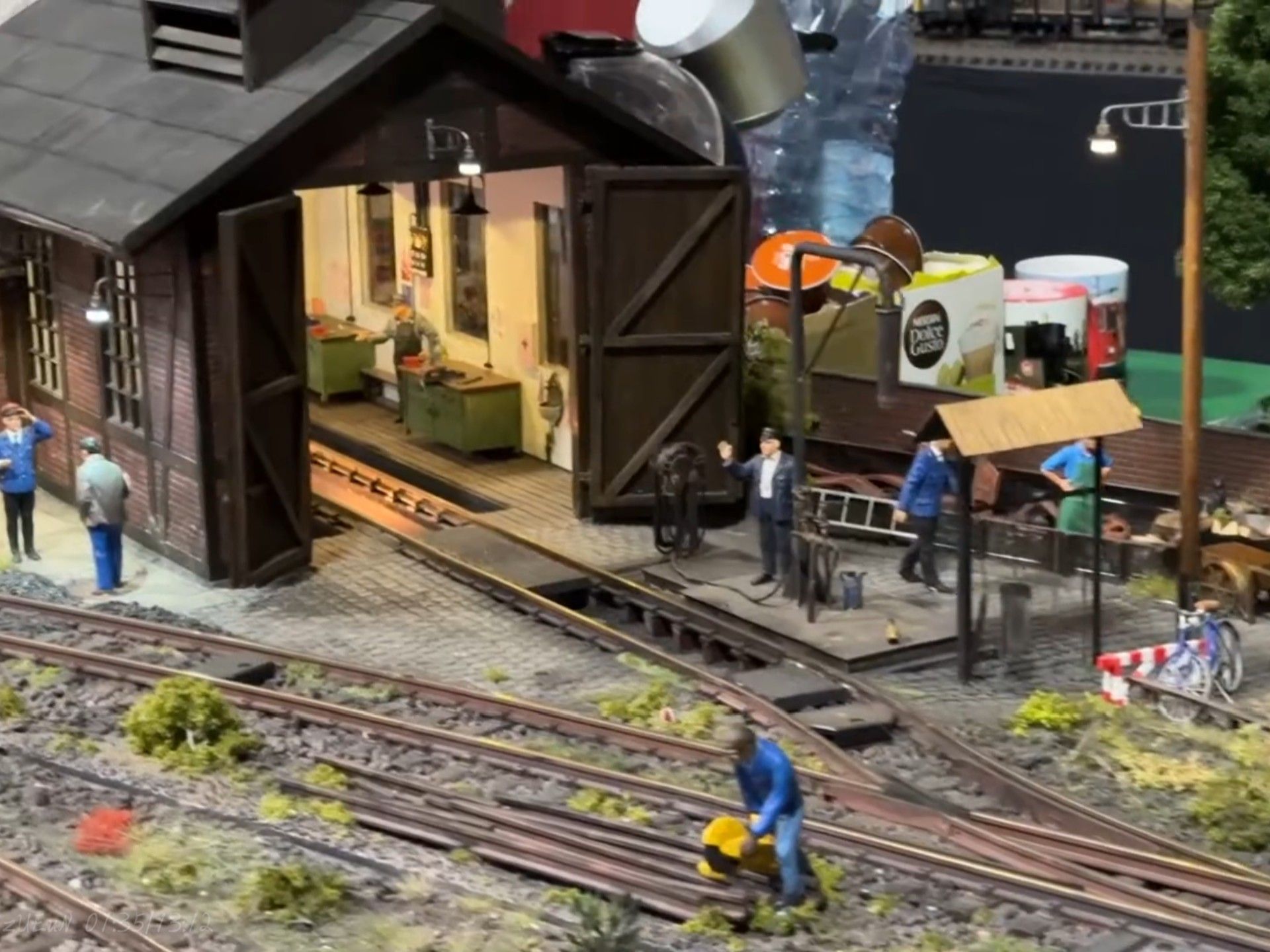 LGB的G比例火车模型搭建沙盘视频搬运very detailed LGB G gauge model railroad shown at model maker